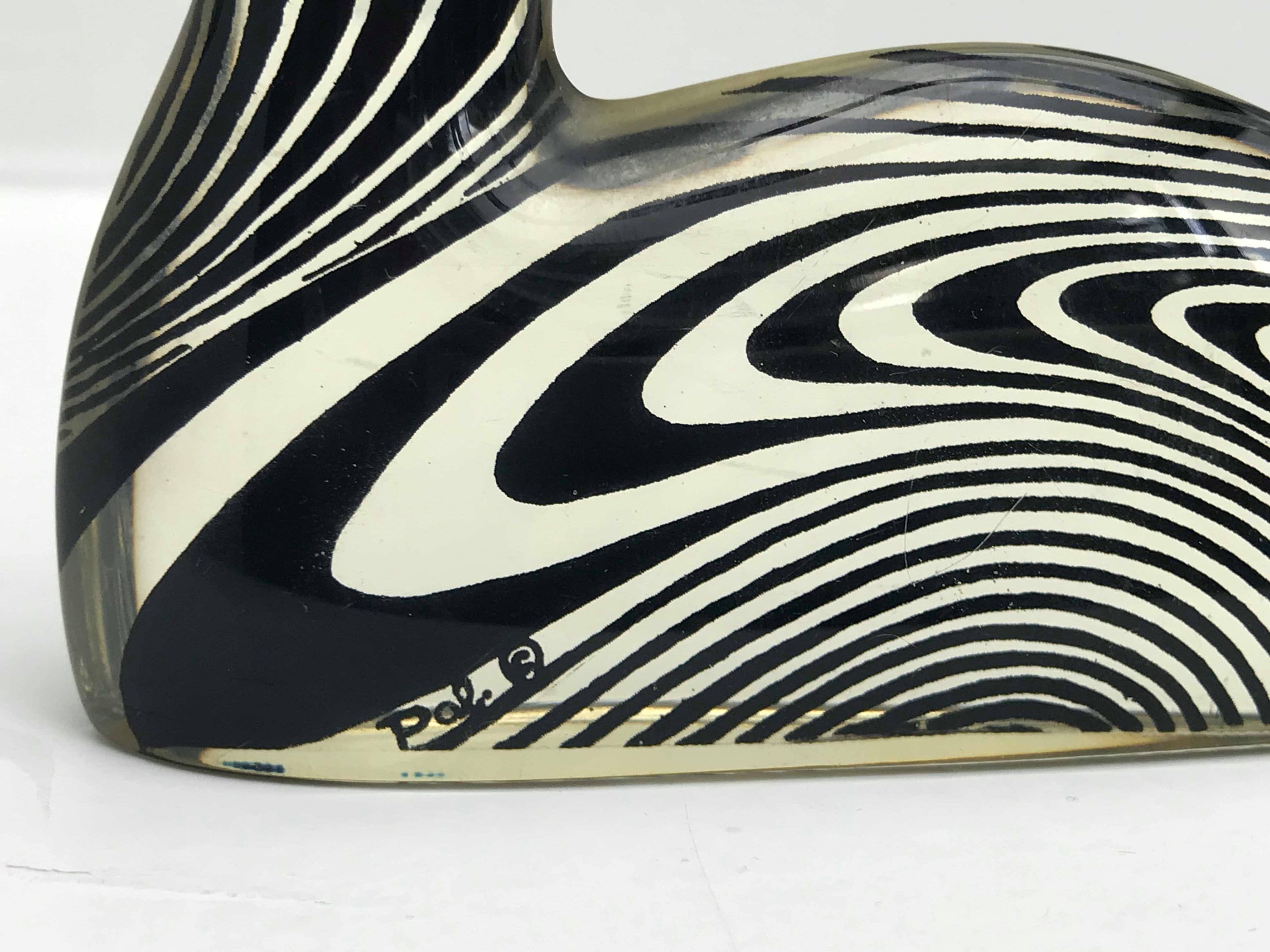 アブラハム・パラトニック作「ルーサイト・ダック」：キネティック