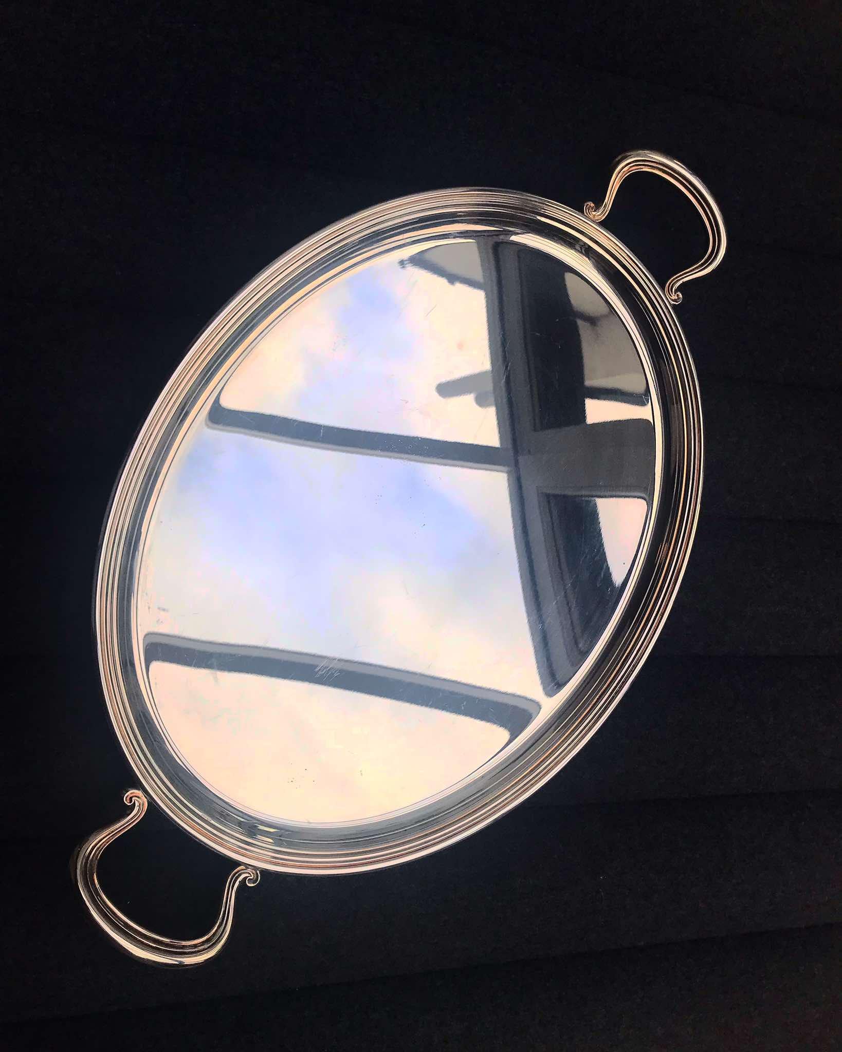 イタリア製。シルバー製。銀製。車のデザインの飾り板。銀のプレート