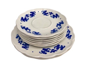 Sous Coupes Anciennes, Blanc Bleu , Vaisselle Ancienne,  Boch Frères , Belgique, 6 pièces  de Service a Table, 6 sous coupes  pour tasses