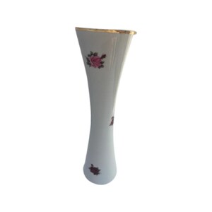Węgierski wazon Hollohaza, romantyczny biały wazon porcelanowy, róże ze złotą obwódką Hollohaza Węgry 1831 Porcelanowy wazon na kwiaty, różowa i czerwona róża
