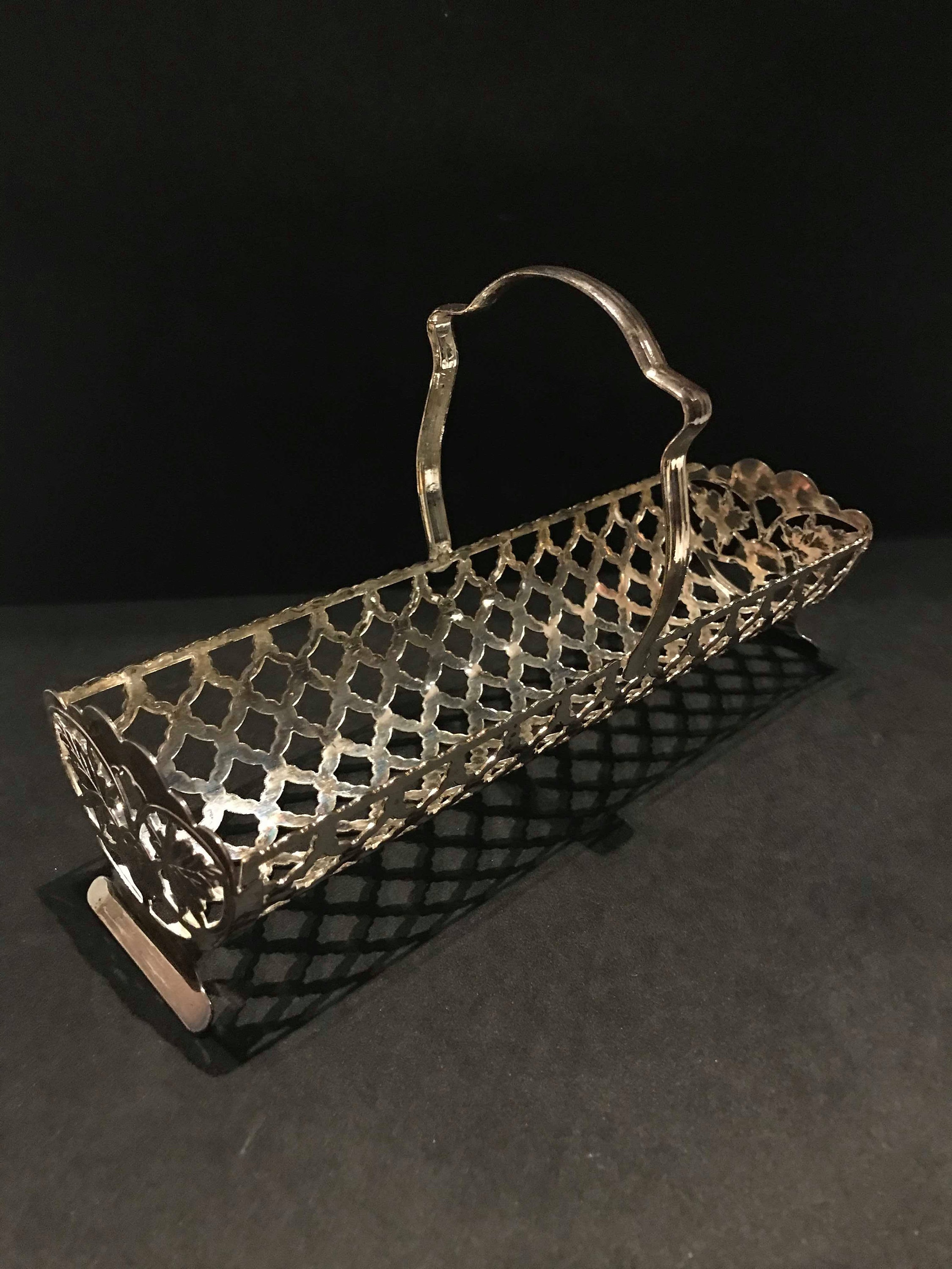 ヴィンテージシルバーメッキビスケットトレイ：英国風ティーテーブル