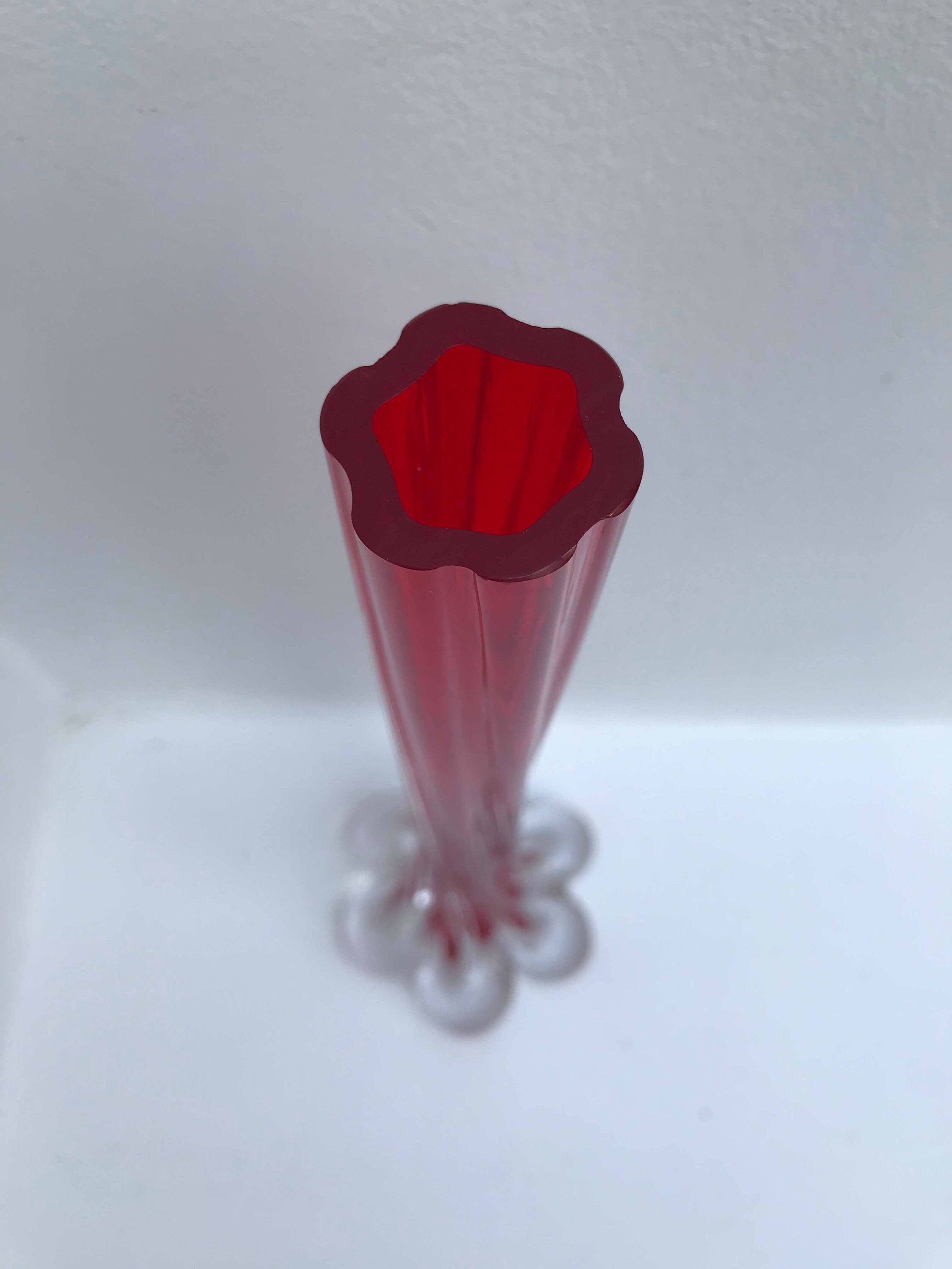 レッドツイストガラスの花瓶：ミッドセンチュリーモダンソリフロール