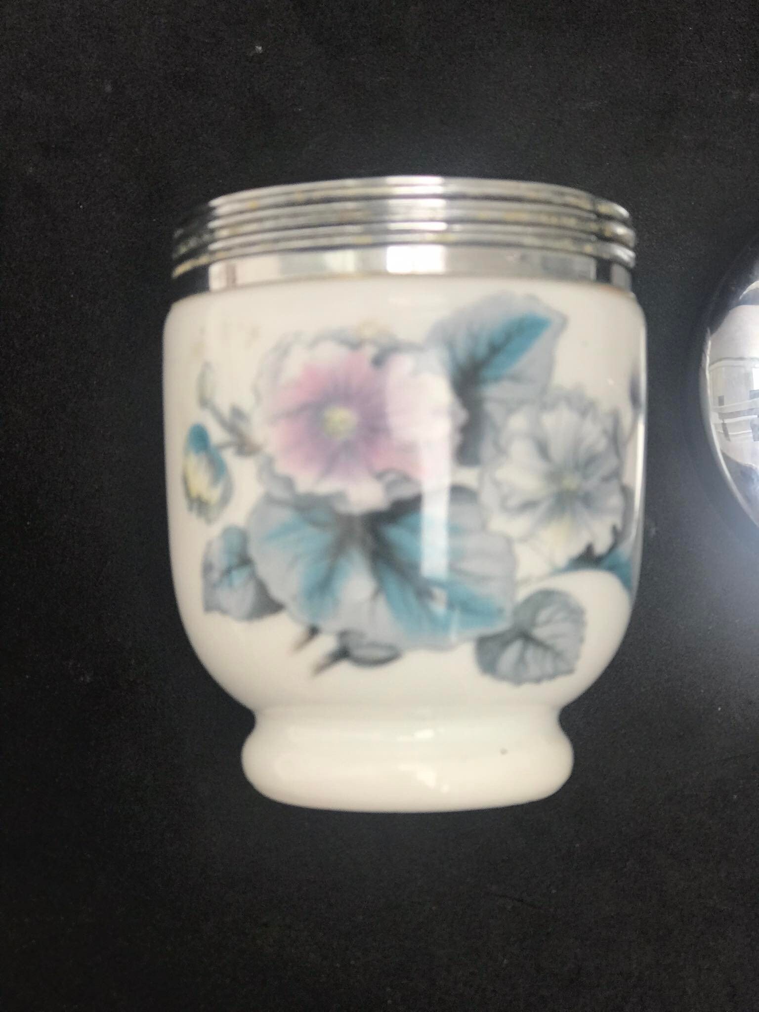 ロイヤルウースター　フローラルデザイン 磁器製エッグコドラー3個セット ロイヤルウースター フローラルデザイン 磁器製エッグコドラー3