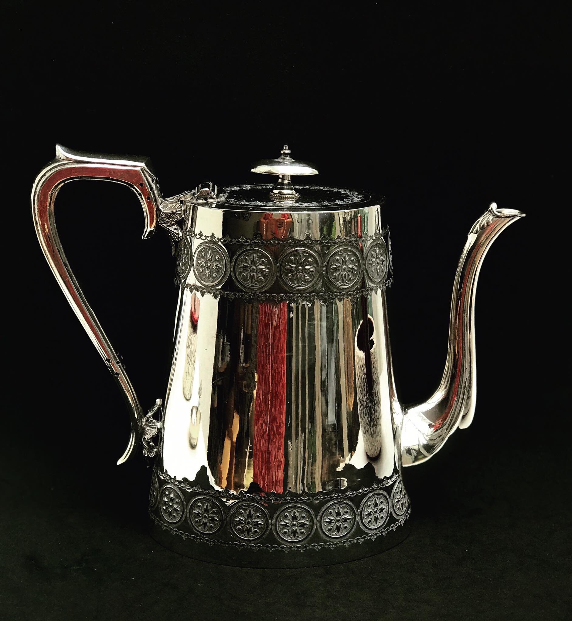 ジョージアン ティーポットまたはコーヒーポット 銀メッキ