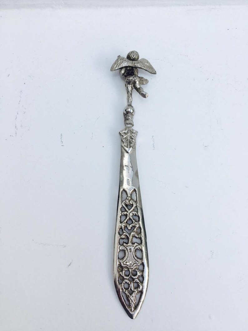 a couper au couteau en 5 lettres