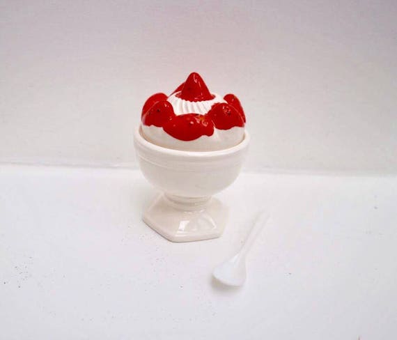 Jam Pot, Royal Delft Pot, Jam Pot, 1950s, Barbotine, Strawberry Earthenware, Red and White, White Honey Pot, White Ceramic, made in Japan.