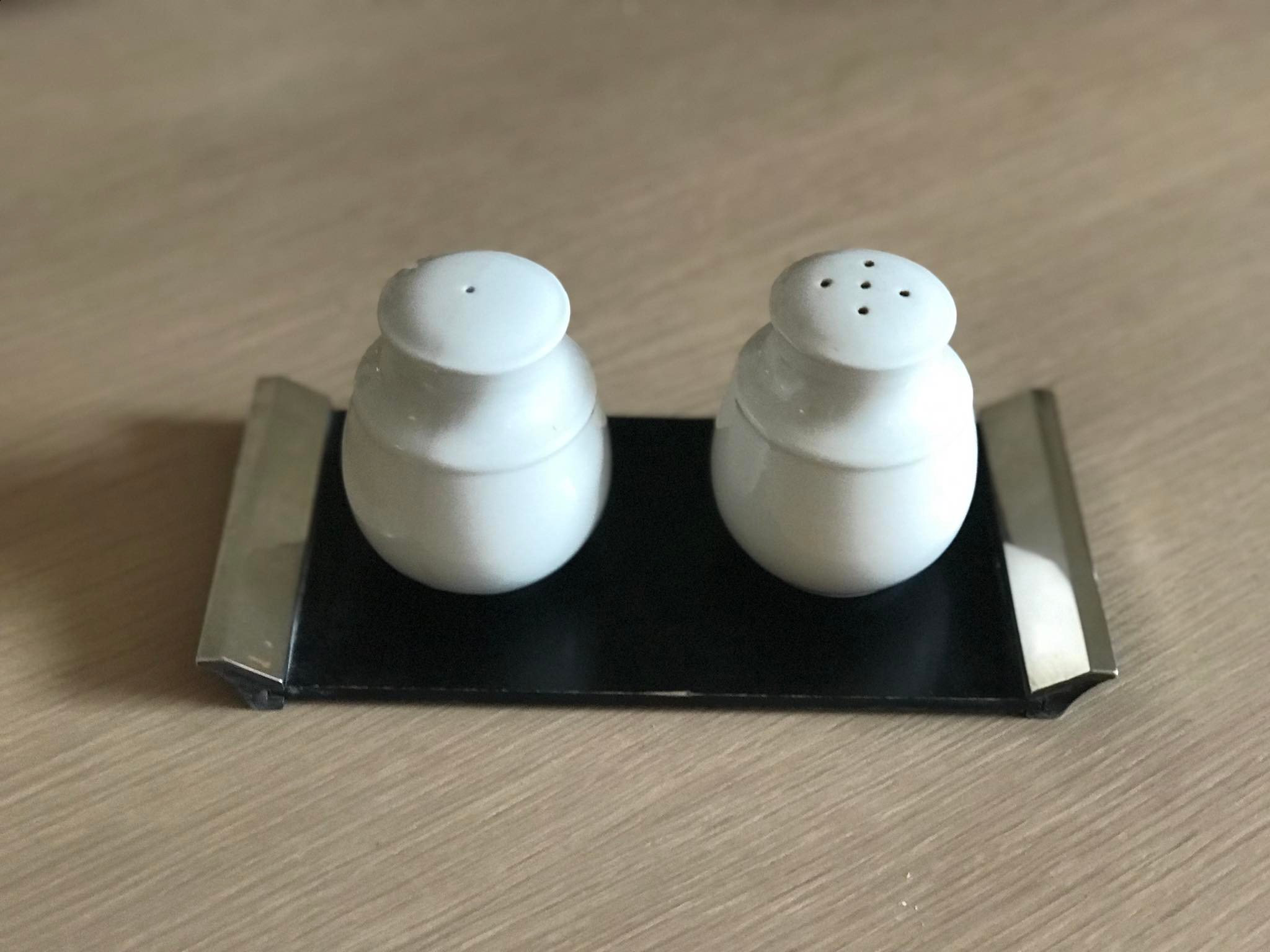 ヴィンテージ ロイヤルドルトン製 磁器製 ソルト＆ペッパーシェーカー