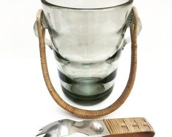 Cubitera y pinzas Holmegaard de cristal ahumado con mango de ratán, decoración de bar danés