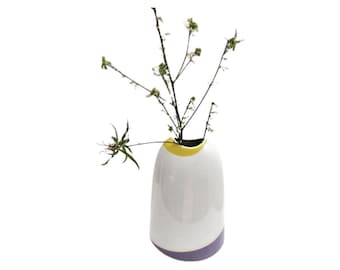 ドイツのアルツベルク磁器製のアヒルの卵のような青い「ローラー」花瓶