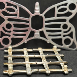 Trivet metal lot de 2 trivets vintage, 1 bamboo Tramontina 1 butterfly San Marco adjustable trivet image 8