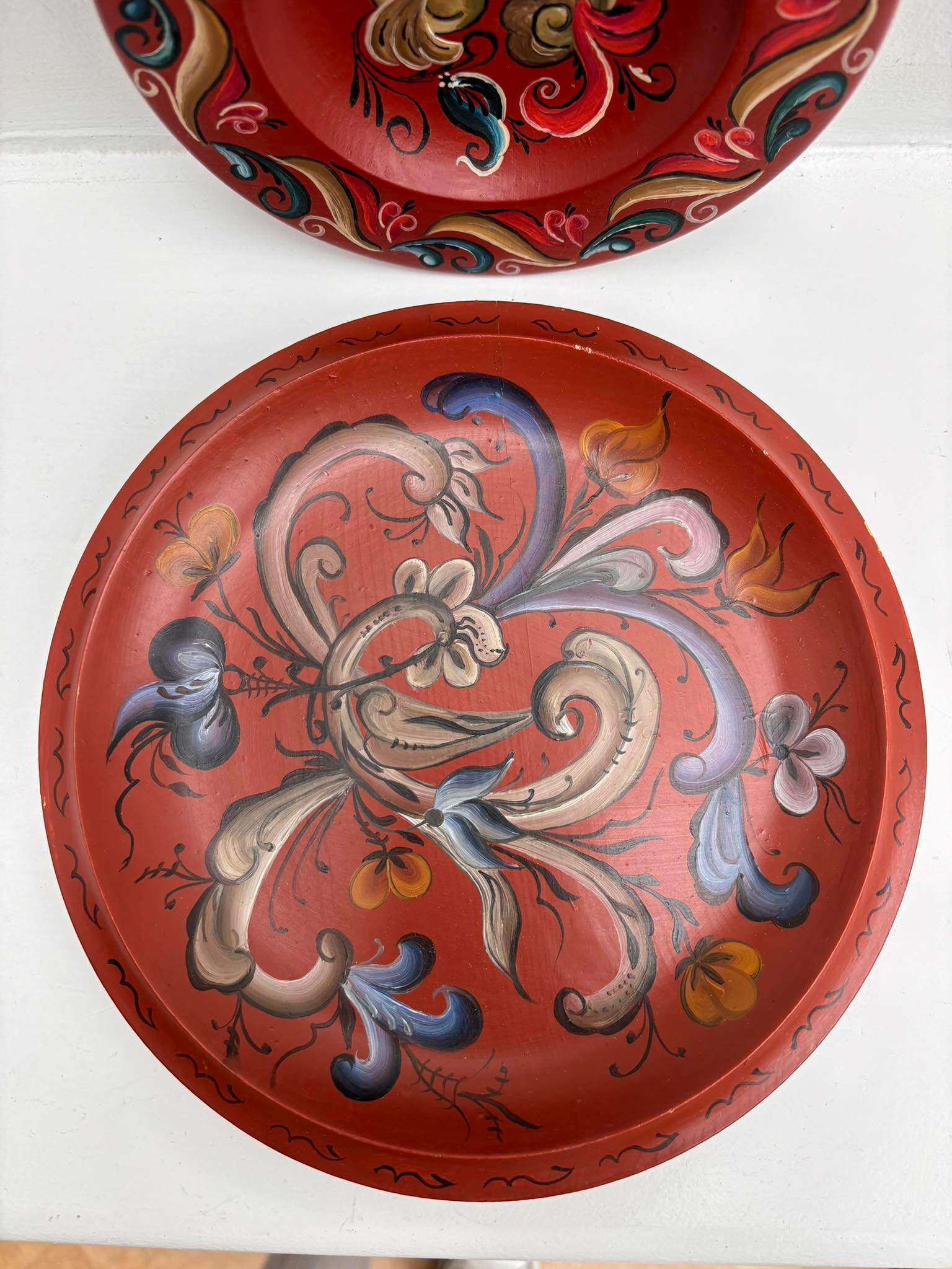 ヴィンテージノルウェーローズマリングプレートセット：手描きの民芸品