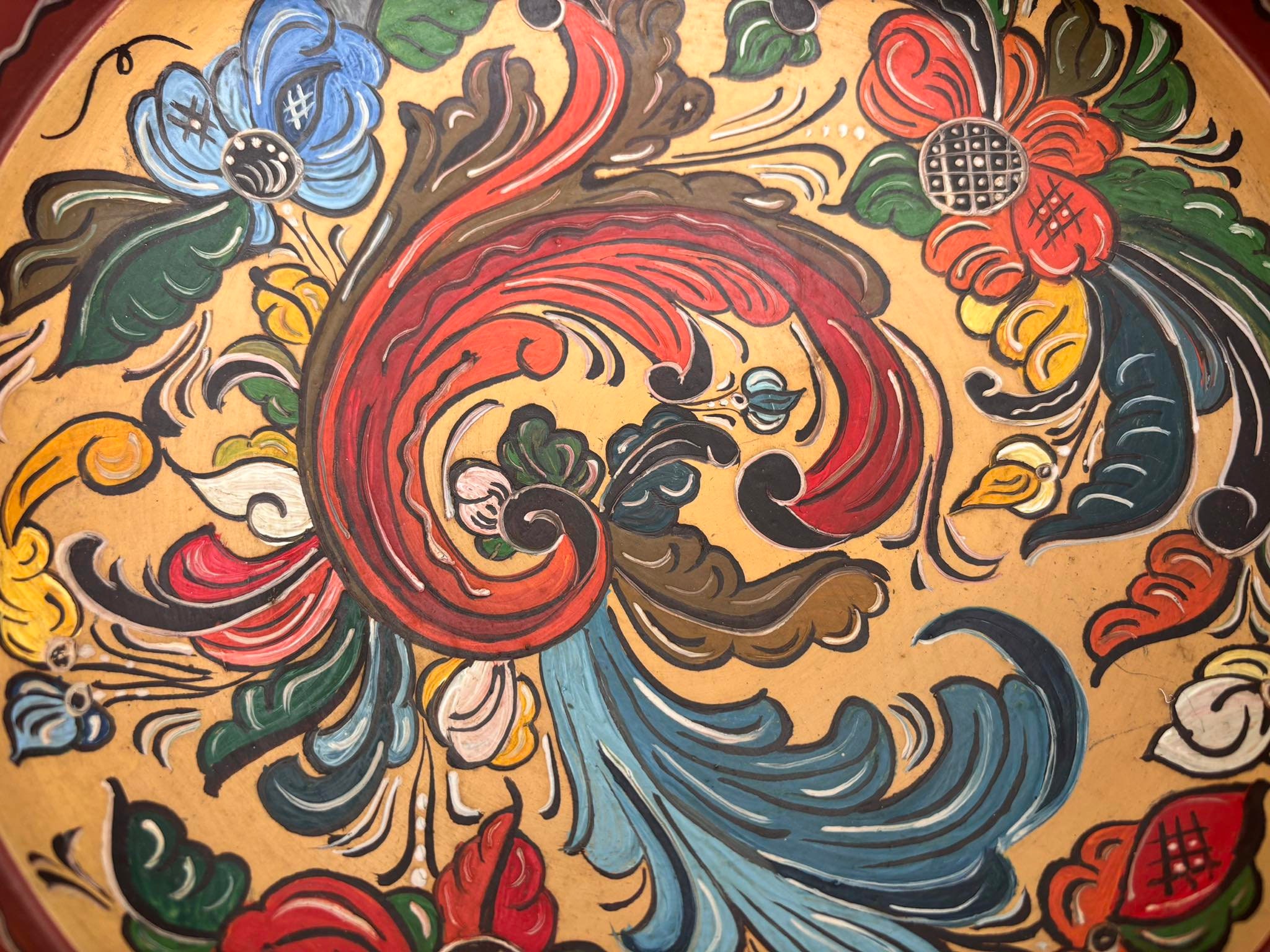 ヴィンテージ ノルウェー ローズマリング ボウル: 手彫りの花の民芸