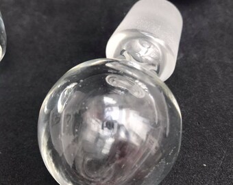 Carafe ancienne en verre avec bouchon – héritage familial