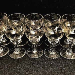 Vintage VodkaPorto Sherry Schnapsgläser Set 10 Footed Gläser Likör Cordials Mitte des Jahrhunderts Barwagen Gläser Geschenk für ihn Mannhöhle