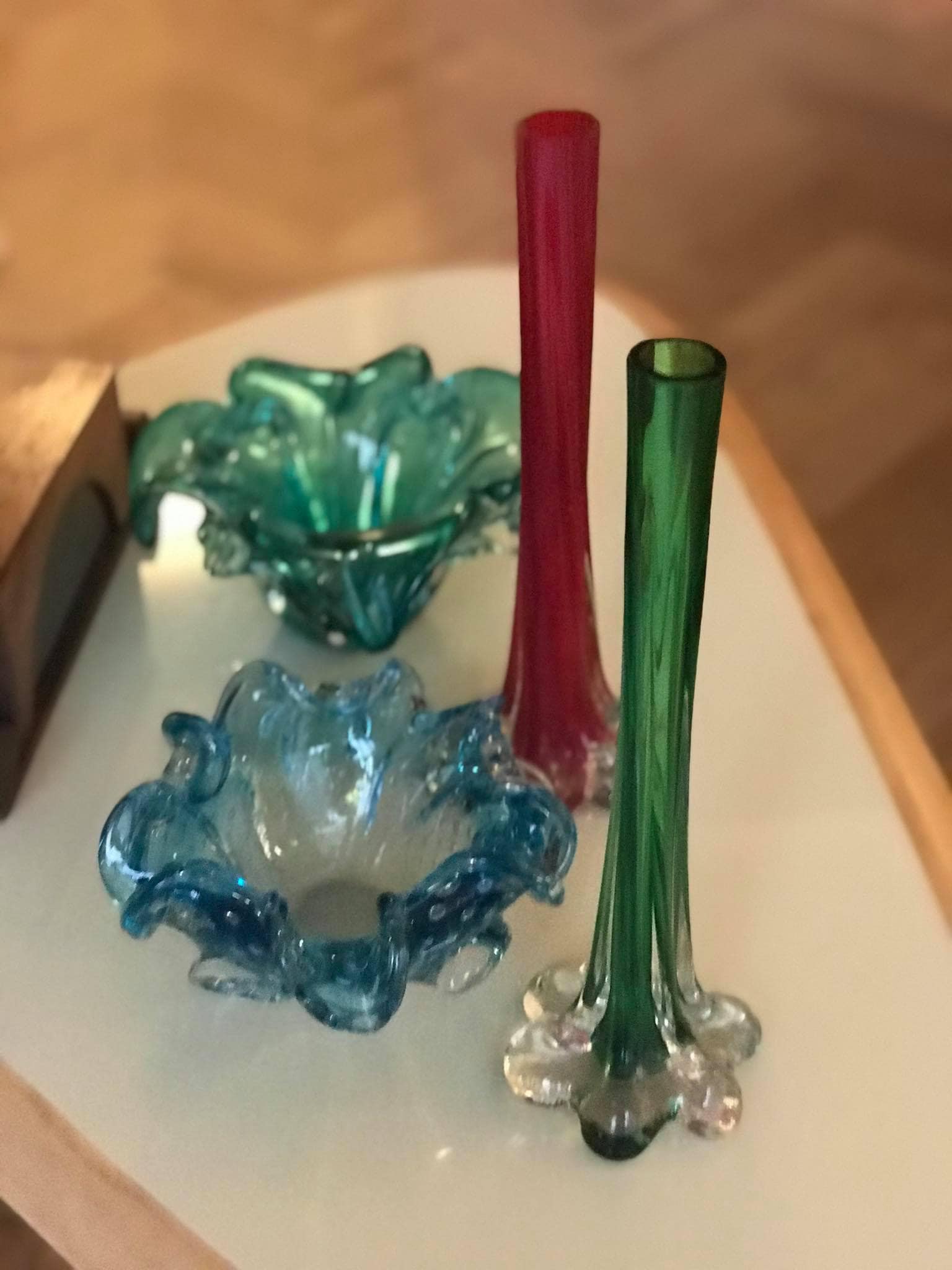 グリーンガラスのツイスト花瓶：ミッドセンチュリーモダンソリフロール 