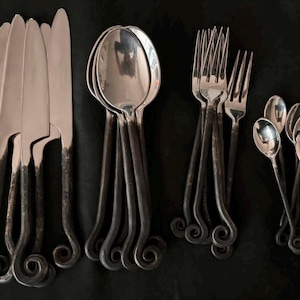 Handgefertigtes französisches Besteck Set: Für 6 Brutalist Besteck, 24 Teilig