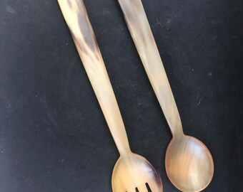 ヴィンテージホーンサラダサービングセット：1950年代のスプーンと