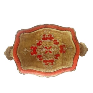 Bandeja florentina dorada rectangular, roja y dorada, antigua meseta italiana, bandeja de los años 60 en estilo florentino. Decorada a mano con pintura antigua