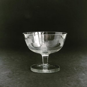 Vintage 1 champagnecoupe drinkglas kristal zuur gegraveerd antiek Frans holle stam bar kar decor barman cocktail cadeau verzamelaar