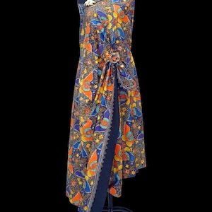 Handritade indonesiska batiktulis - traditionellt javanesiskt tyg - autentiskt handmålat vaxresistent textil samlarobjekt 10 dagars hantverksarbete