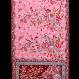 Handritade javanesiska batiktulis – Rosa blommig fågel i bomull med omlottkonst