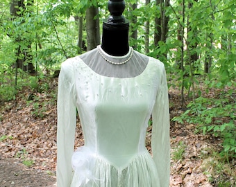 Vintage 1940er Jahre Satin Brautkleid, Mieder aus Kunstperlen, Größe S