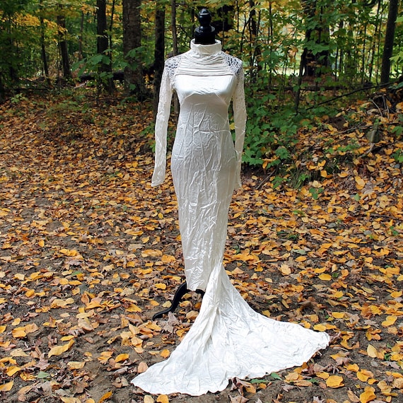 Real Vintage 1930’s Cream Satin Wedding Gown, Siz… - image 2