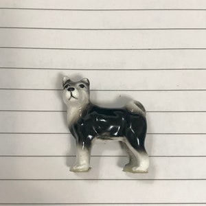 Black e white ceramic miniature Husky dog.