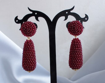 Druppeloorbellen bordeaux Clips, stekers, bordeauxrode traanoorbellen, hangoorbellen lange rocaille, druppeloorbellen bol, rode bonbon