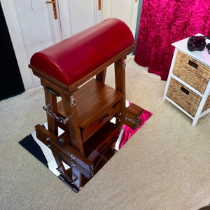 Sitzbank andeutend, Lagerung Sattel Reiter mit Zahnrad Kiste