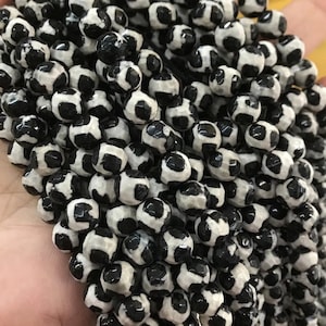 Natural black white Tibetan Dzi agate faceted round beads,Tibetan DZI Faceted football Agate beads,6mm 8mm 10mm 12mm,15 inches one strands