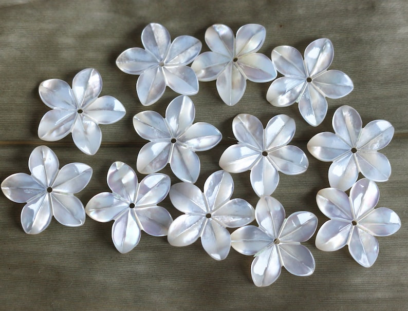 15mm White Shell Flower bead Natural MOP Shell Flower beads,hand carved flower beads,100pcs
