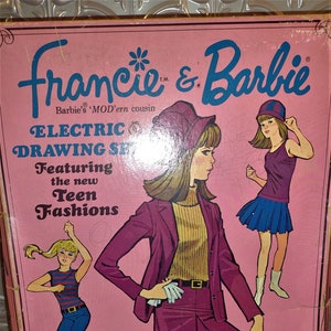 Francie and Barbie Electric Drawing Set Featuring New Teen Fashions