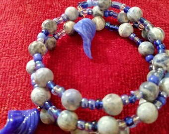 Handgefertigtes Armband mit Sodalith und Glas