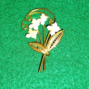 Vintage Gold Tone Flower Pin/Brooch