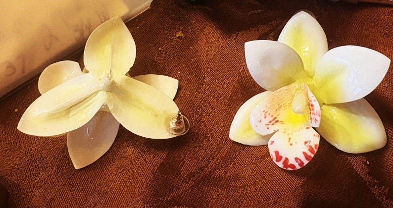 Pendientes de orquídea de Anthropologie, 3 x 2,75 cm, pendientes de orquídea grandes. imagen 3