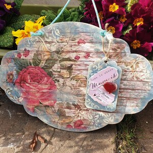 Floral Wooden Sign for Mum: Romantic Mother&#39;s Day Wall Art