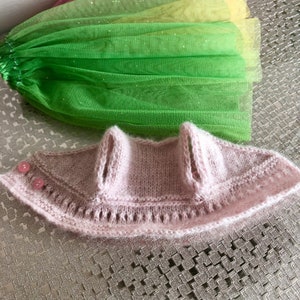 Knitted ballet wrap and net skirt pattern for rabbits, bunnies, dolls or similar toys.