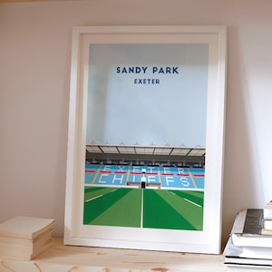 Exeter Rugby Sandy Park Stadium-print - minimalistische geïllustreerde muurkunst, rugbyposter cadeau, hout ingelijste optie, gepersonaliseerde tekstkeuze