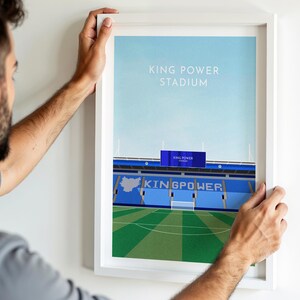 Leicester City Kunstdruck Geschenk | Zeitgenössisches Fußball Poster | King Power Stadion Illustration | Geburtstagsgeschenk für Ihn Männer Sie