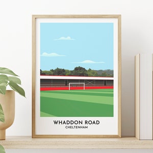 Poster d'arte contemporanea dello stadio di calcio Cheltenham Town, stampa di calcio Cotswold Hills dello stadio Whaddon Road
