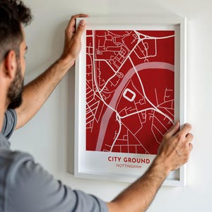 Nottingham Football Stadion Karte Druck, minimalistisches Design Poster Stadt Boden Lage, zeitgenössische moderne Wandkunst für Fußballfans