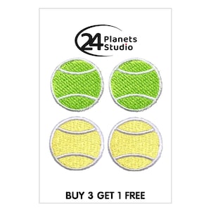 Peut inclure: Quatre patchs brodés thermocollants de balles de tennis. Deux sont verts et deux sont jaunes. Les patchs sont disposés en carré. Le texte "BUY 3 GET 1 FREE" est en bas de l'image.
