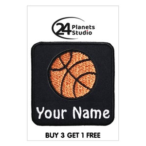 Peut inclure: Patch thermocollant noir avec un ballon de basket orange et du texte blanc qui dit "Your Name".