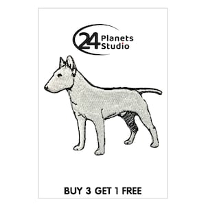 Puede incluir: Parche blanco bordado para planchar de un Bull Terrier. El parche tiene costuras de contorno negras y el texto "24 Planets Studio" en un círculo sobre el perro. El texto "BUY 3 GET 1 FREE" está en la parte inferior de la imagen.