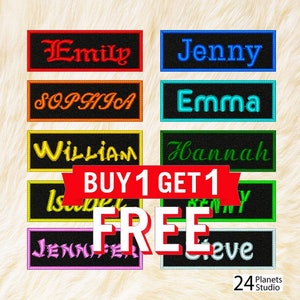 Pode incluir: Dez patches bordados para passar a ferro com vários nomes, incluindo Emily, Jenny, Sophia, Emma, William, Hannah, Isabel, Jenny e Steve. Os patches estão sobre um fundo preto com bordados coloridos. O texto "BUY 1 GET 1 FREE" está em vermelho e branco.