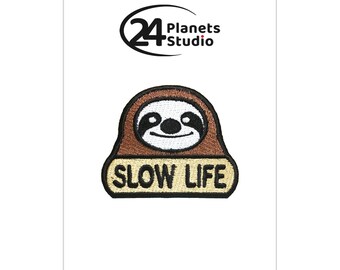 Kleines Faultier Slow Life Aufbügler von 24PlanetsStudio