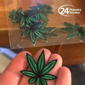 2 von Mini Unkraut Eisen auf Patches von 24PlanetsStudio