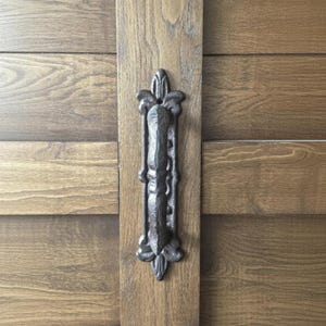 Cast Iron Fleur de Lis Barn Door Handle - Rustic Farmhouse Decor - Vintage Style Garden Gate - Single Heavy Duty Handle