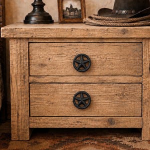 Zestaw 2 czarnych żeliwnych gałek w kształcie gwiazdy, 2”, rustykalne uchwyty do szuflad w stylu western, okucia meblowe w stylu farmhouse